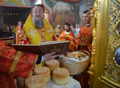 14 апреля Архиепископ Тираспольский и Дубоссарский Савва совершил Божественную литургию в Михаило-Архангельском храме